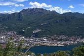 Al Monte Barro, parco naturale ricco di flora spontanea e bel balcone panoramico tra i laghi di Lecco, Garllate e Annone (il 2 giugno 2010 - FOTOGALLERY